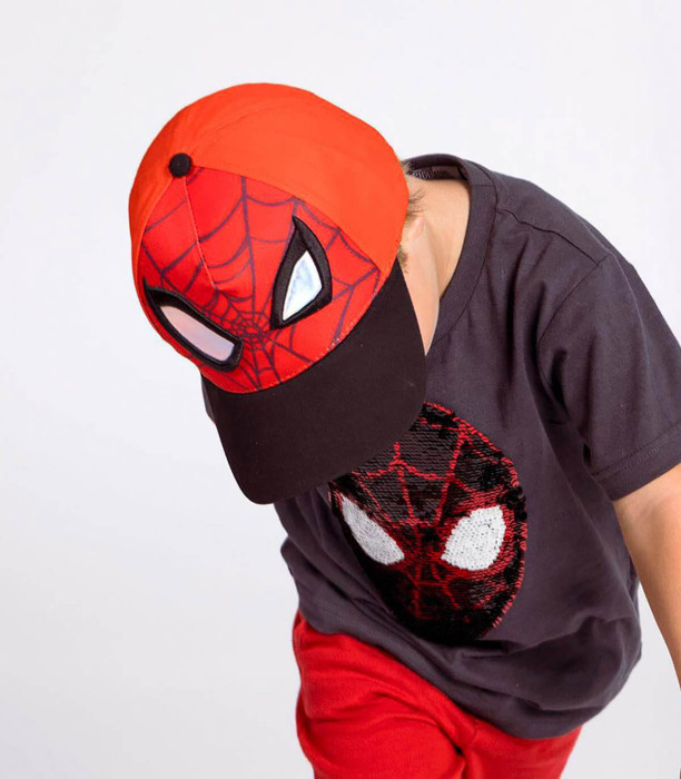 ȘAPCĂ PENTRU COPII CU COZOROC ȘI APLICAȚIE SPIDERMAN 53 CM Cerda