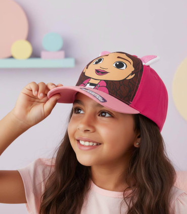ȘAPCĂ PENTRU COPII CU COZOROC ȘI APLICAȚIE GABBY'S DOLLHOUSE 53 CM Cerda