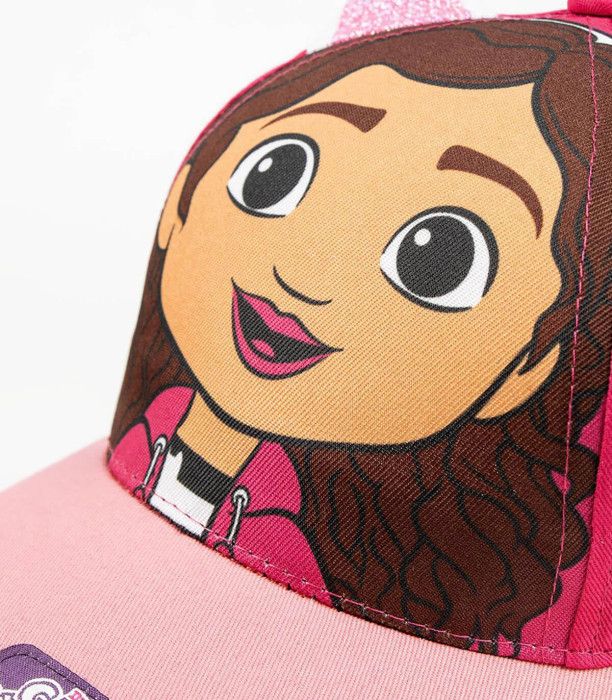 ȘAPCĂ PENTRU COPII CU COZOROC ȘI APLICAȚIE GABBY'S DOLLHOUSE 53 CM Cerda