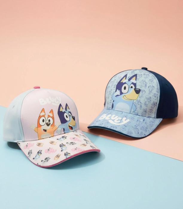 ȘAPCĂ PENTRU COPII CU COZOROC 53 CM BLUEY 2 MODELE Cerda