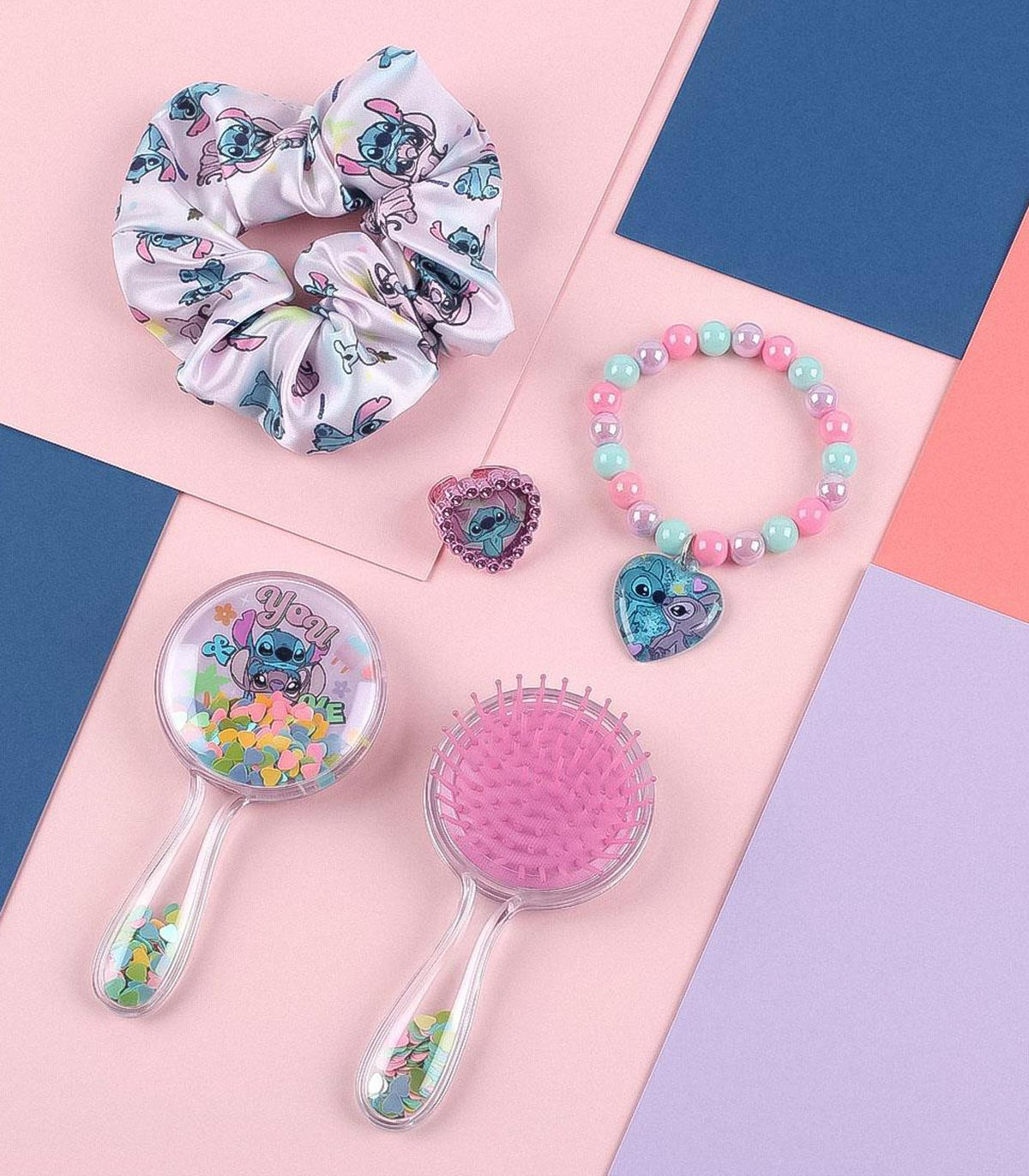 ACCESORII DE PĂR ÎNTR-O GEANTĂ MARE STITCH