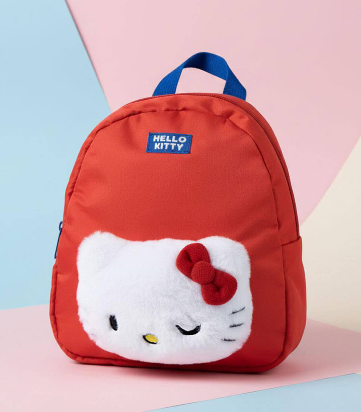 RUCSAC PENTRU GRĂDINIȚĂ CU FIGURINĂ DE PLUȘ HELLO KITTY