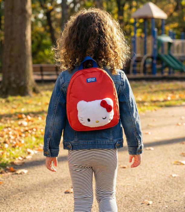 RUCSAC PENTRU GRĂDINIȚĂ CU FIGURINĂ DE PLUȘ HELLO KITTY