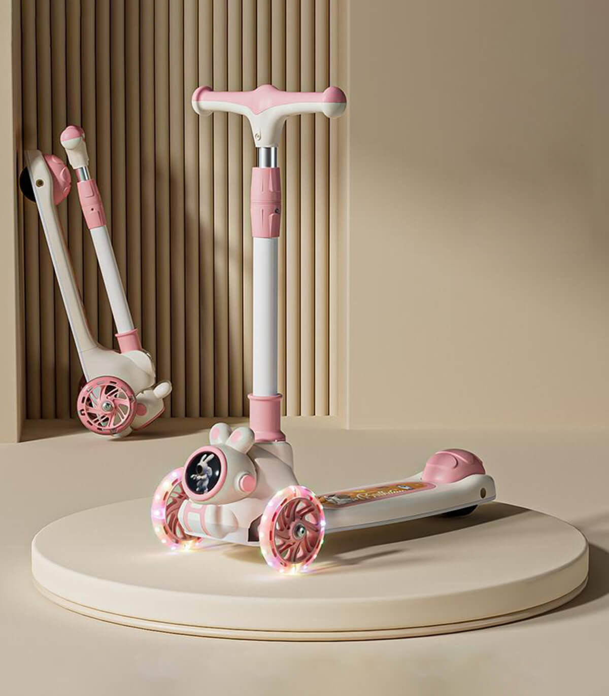 ASTRONAUT SCOOTER WITH GLOWING WHEELS