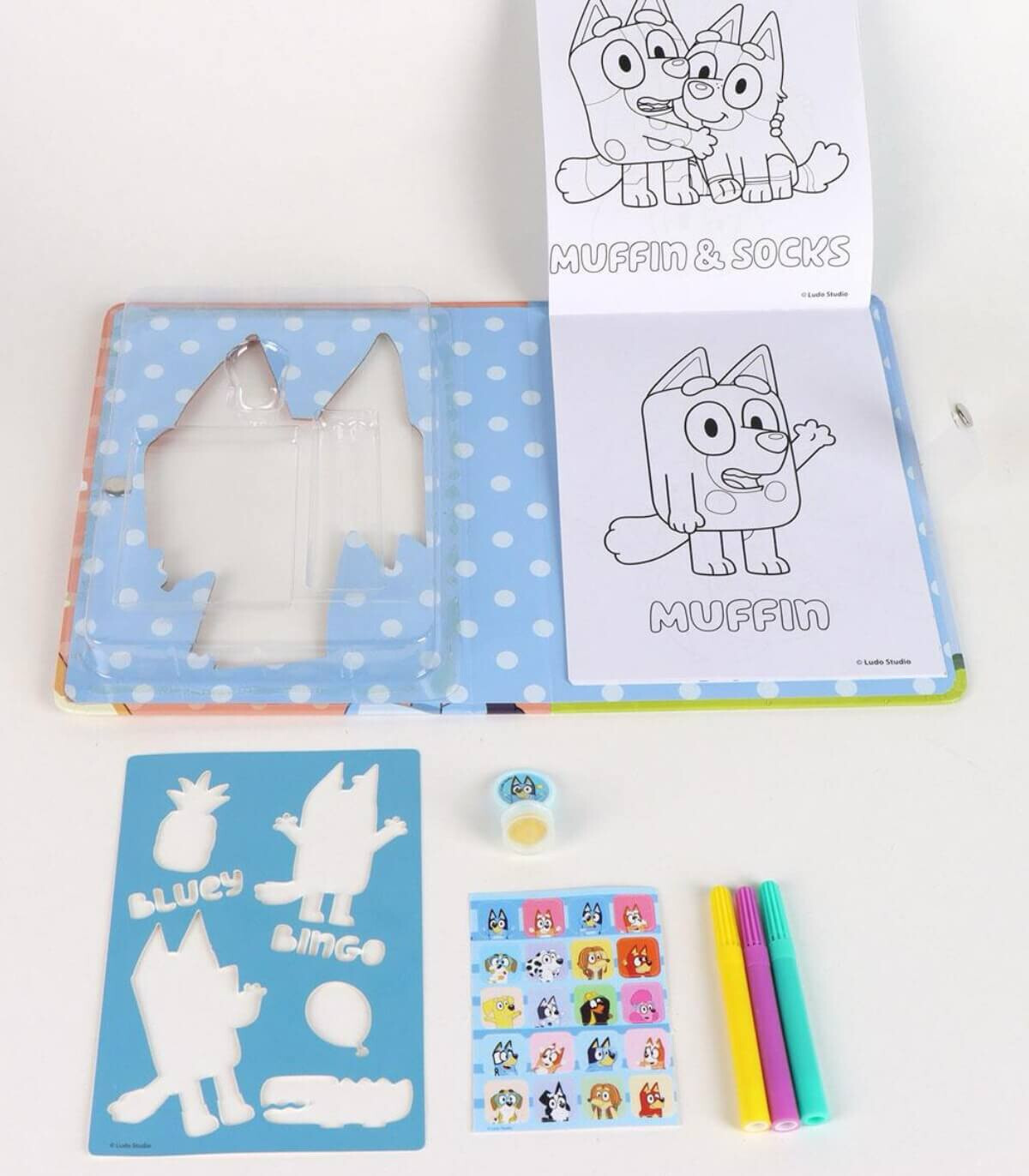 BLUEY COLORING NOTEBOOK WITH STENCILS AND ACCESSORIES Cerda